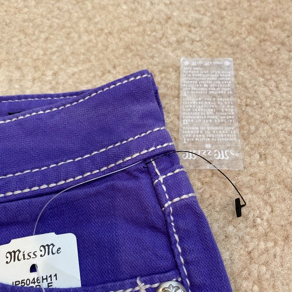 WOW! NWT💜 Miss Me cross bling purple shorts Sz 26 - Picture 4 of 7